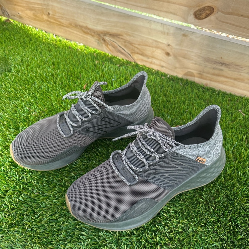 (Like new) New Balance Men’s fresh foam roav sneaker - size 10.5